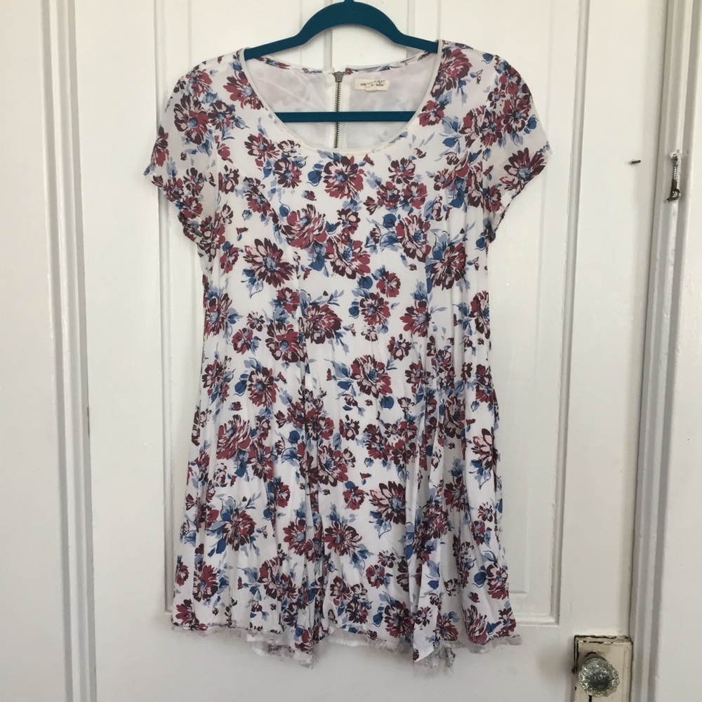 UO Silence + Noise Size S Flowy T-shirt Dress